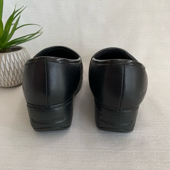 Sketchers Tone Ups Black Leather Comfort Clogs Woman’s 10 - Picture 13 of 15